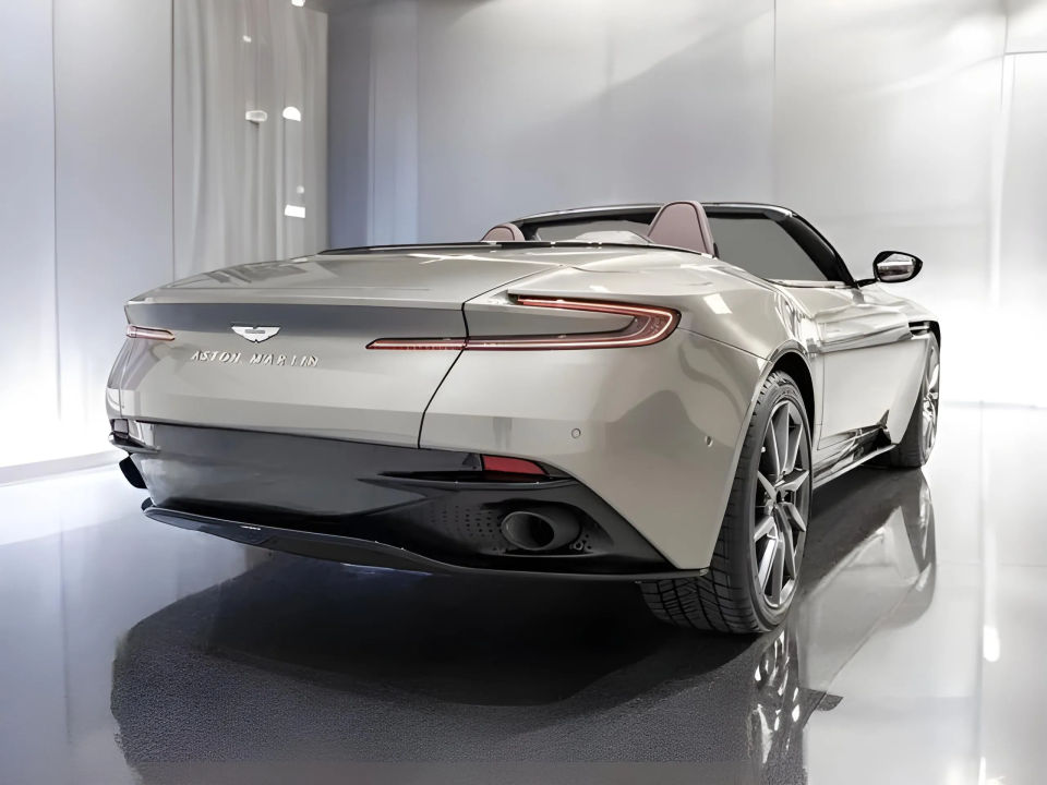 Aston Martin DB11 V8 Volante (5)