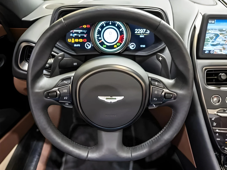 Aston Martin DB11 V8 Volante - foto 11