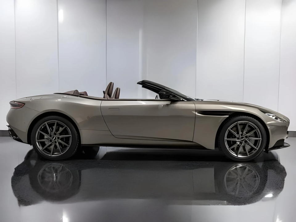 Aston Martin DB11 V8 Volante (4)