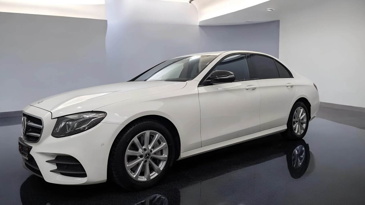 Mercedes-Benz E 220d 4MATIC AMG Line (3)