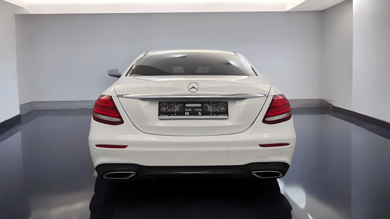 Mercedes-Benz E 220d 4MATIC AMG Line (5)