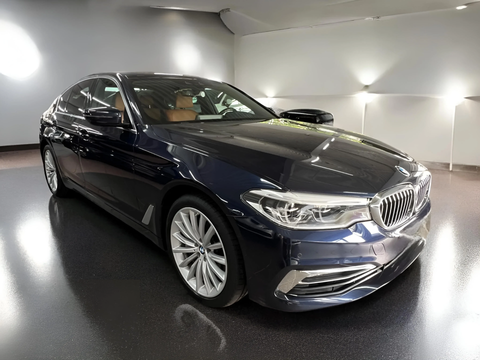 BMW Seria 5 540i xDrive Luxury Line