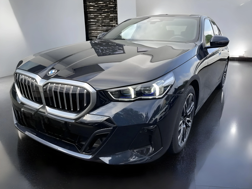 BMW Seria 5 520i Limuzina M Sport (5)