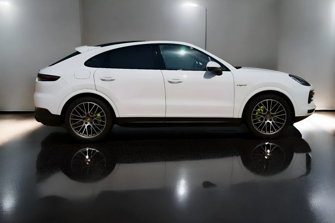 Porsche Cayenne Coupe E-Hybrid Platinum Edition (2)