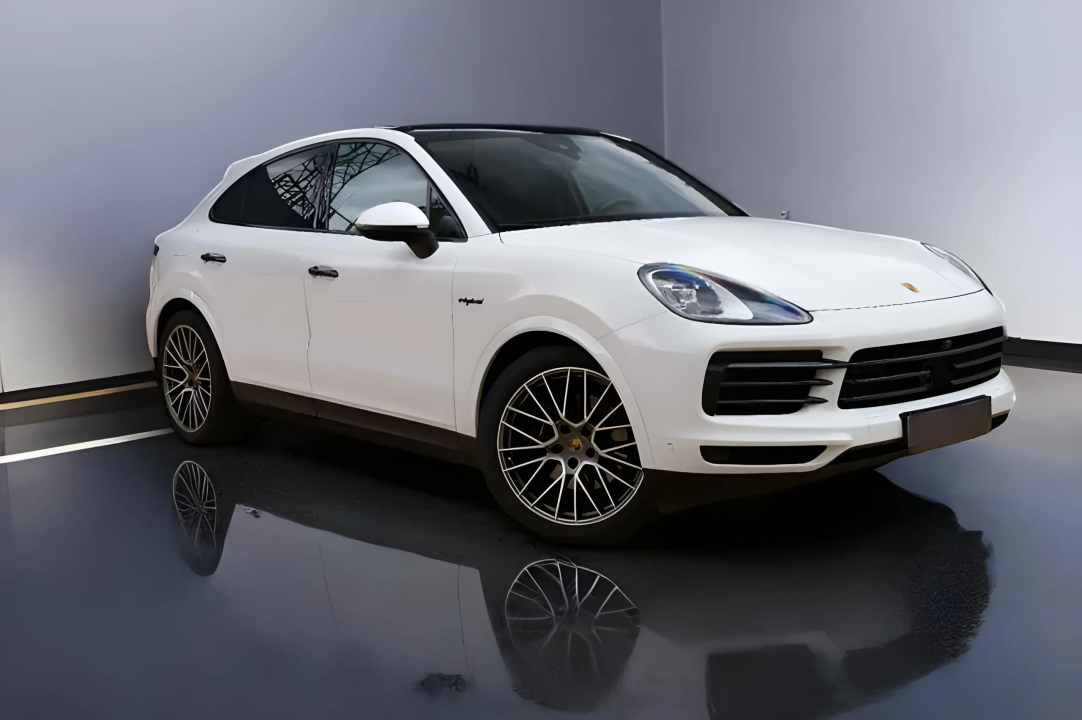 Porsche Cayenne Coupe E-Hybrid Platinum Edition