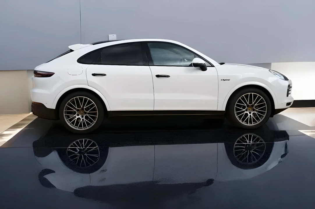 Porsche Cayenne Coupe E-Hybrid Platinum Edition (2)