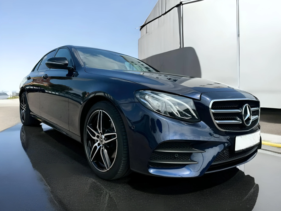 Mercedes-Benz E 220d 4MATIC AMG Line (1)