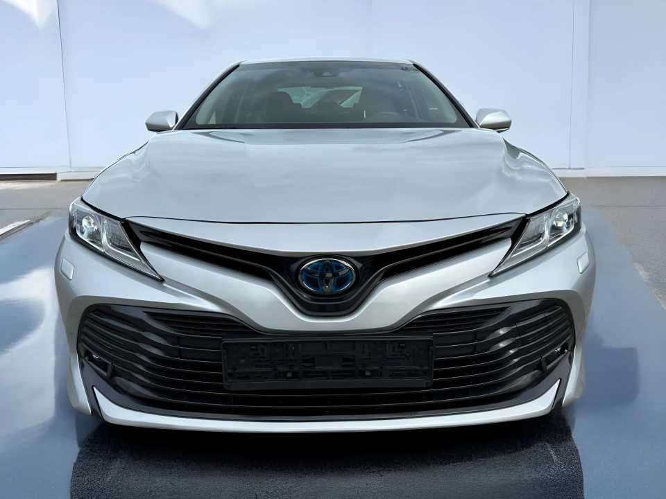 Toyota Camry Hybrid Luxury (2)