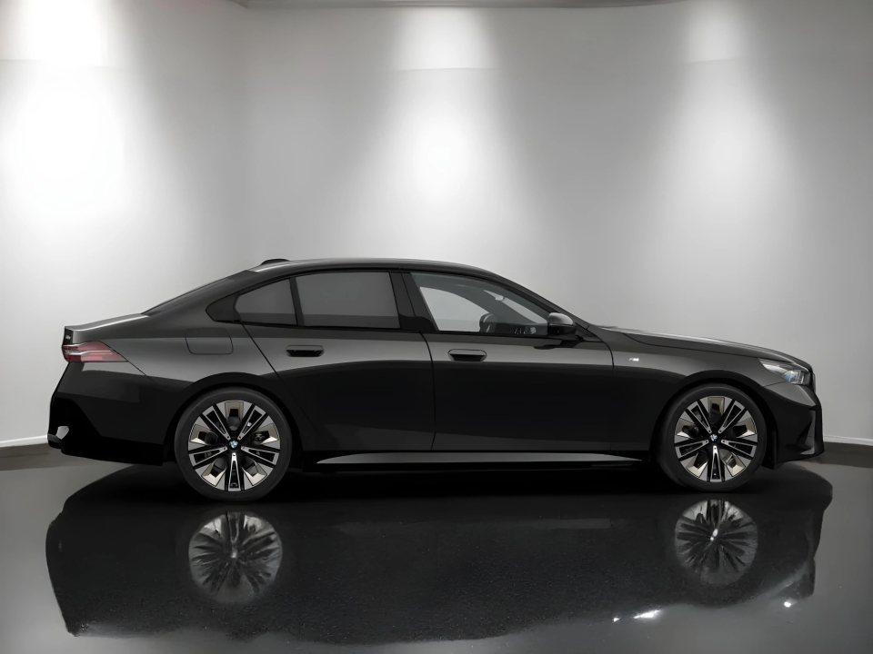 BMW Seria 5 520d M Sport (2)