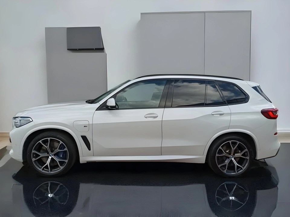 BMW X5 xDrive45e (5)