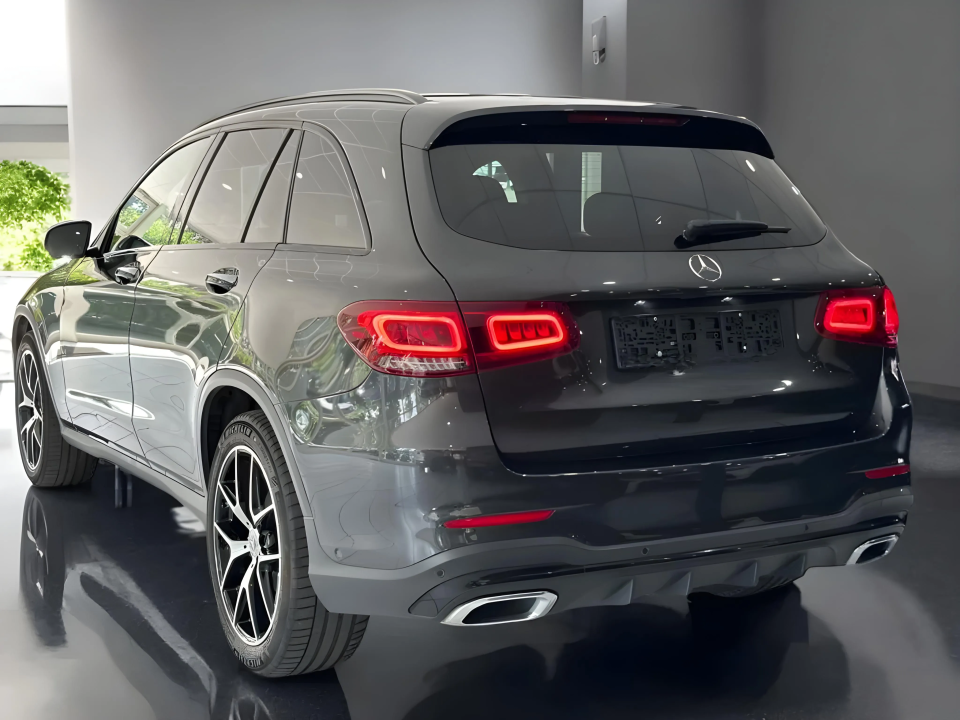 Mercedes-Benz GLC 300 4Matic AMG LINE (4)