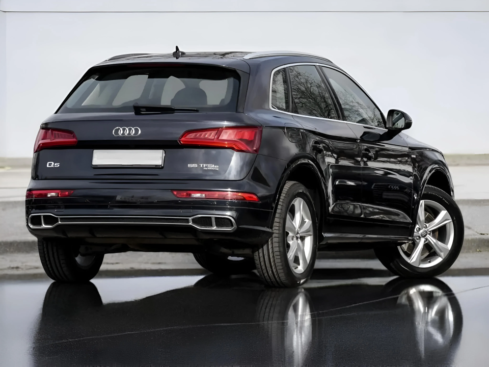 Audi Q5 55TFSIe quattro S tronic S-Line (2)