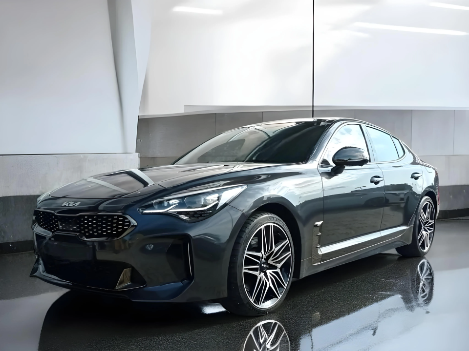 Kia Stinger 3,3 GT 4x4 (1)