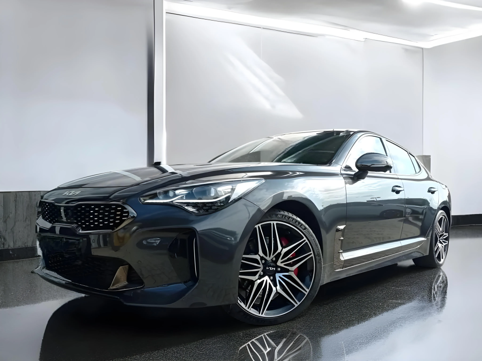 Kia Stinger 3,3 GT 4x4 (2)