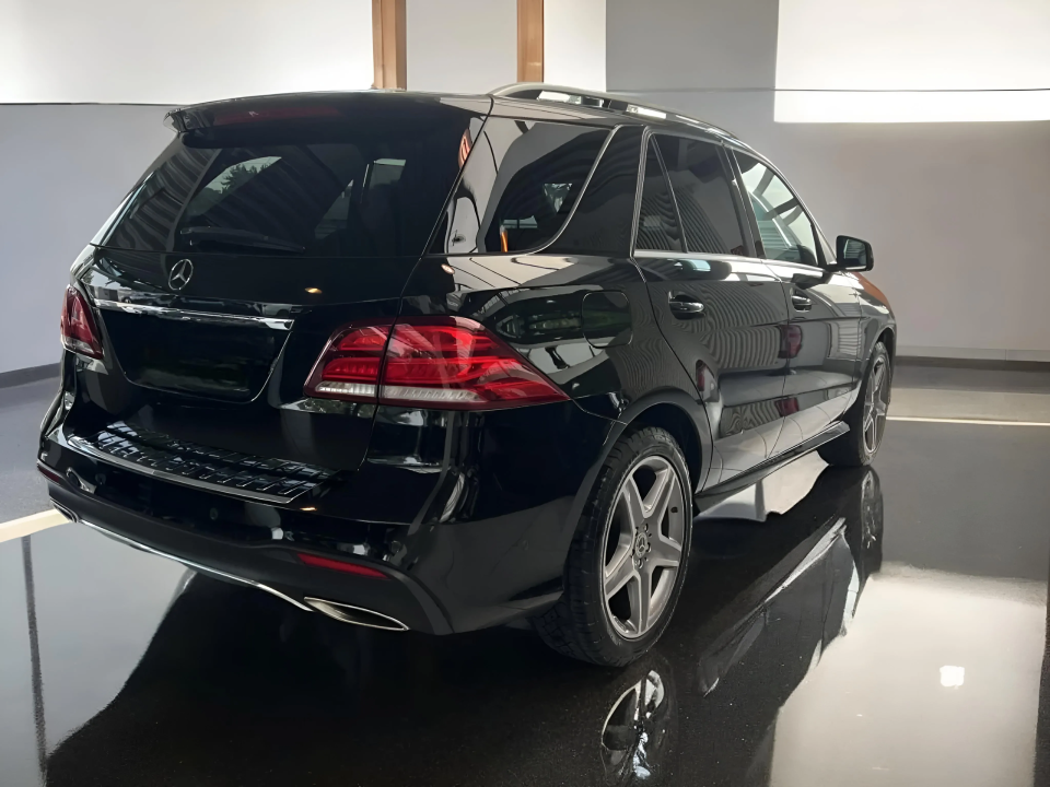 Mercedes-Benz GLE 400 4MATIC (2)