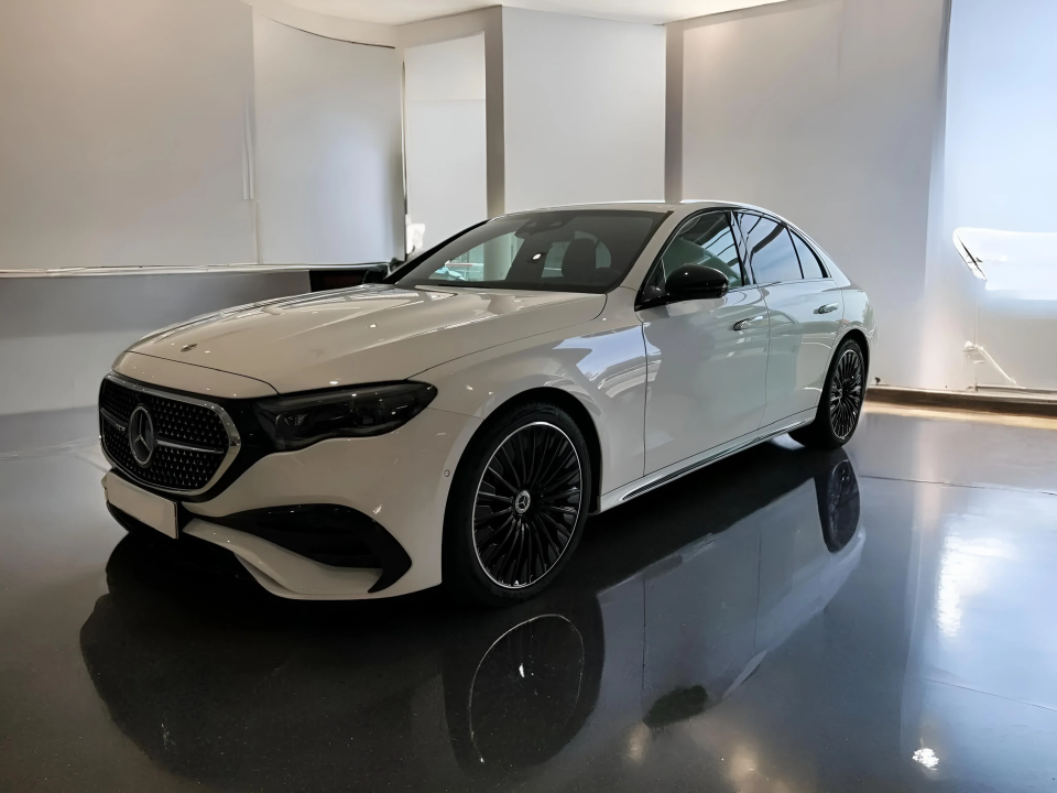 Mercedes-Benz E 220d 4MATIC AMG Line (2)