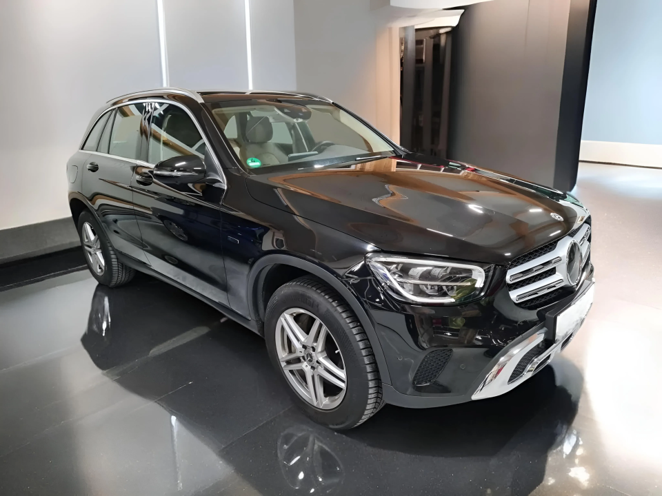 Mercedes-Benz GLC SUV 300e 4MATIC (1)