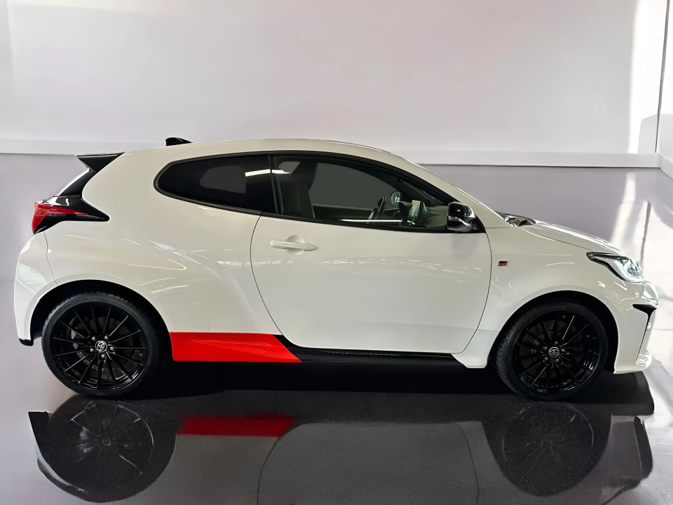 Toyota Yaris GR 1.6 Turbo (2)