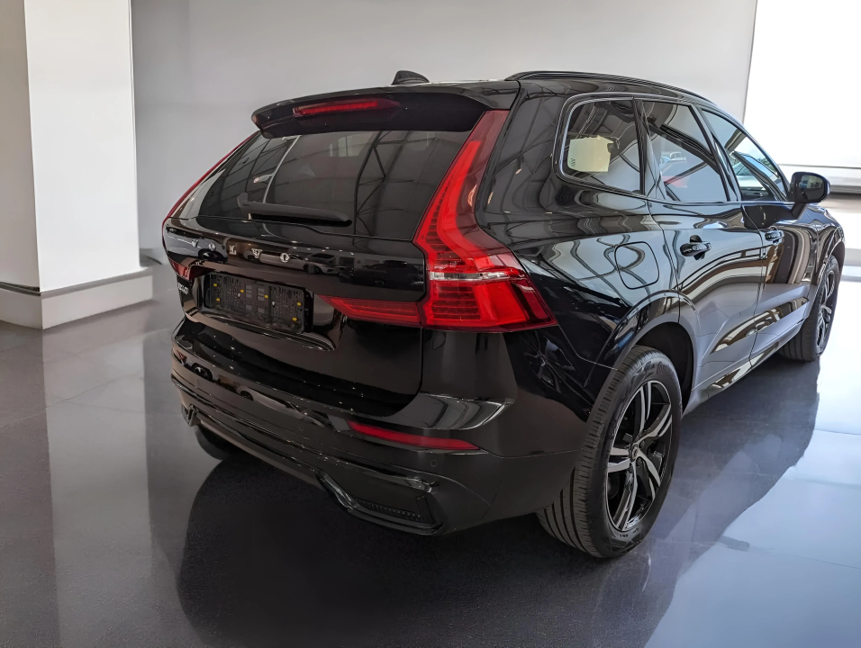 Volvo XC 60 B4 FWD R-Design (2)