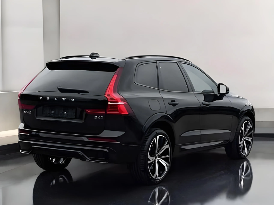 Volvo XC 60 B4 AWD Plus Dark (2)