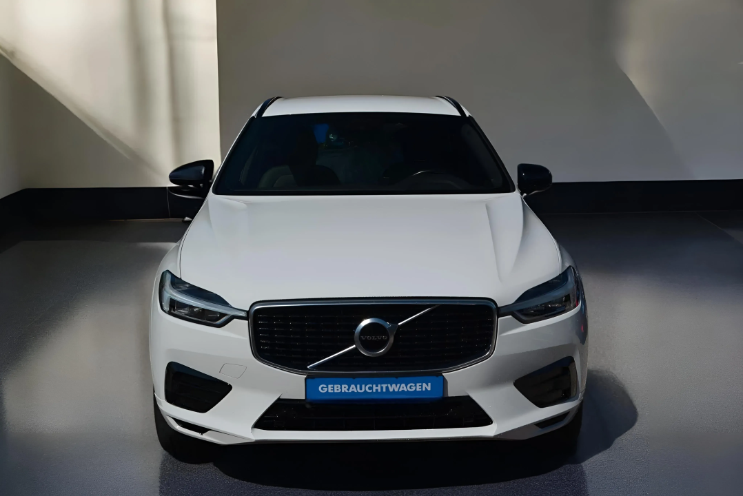 Volvo XC 60 B4 AWD R-Design (2)