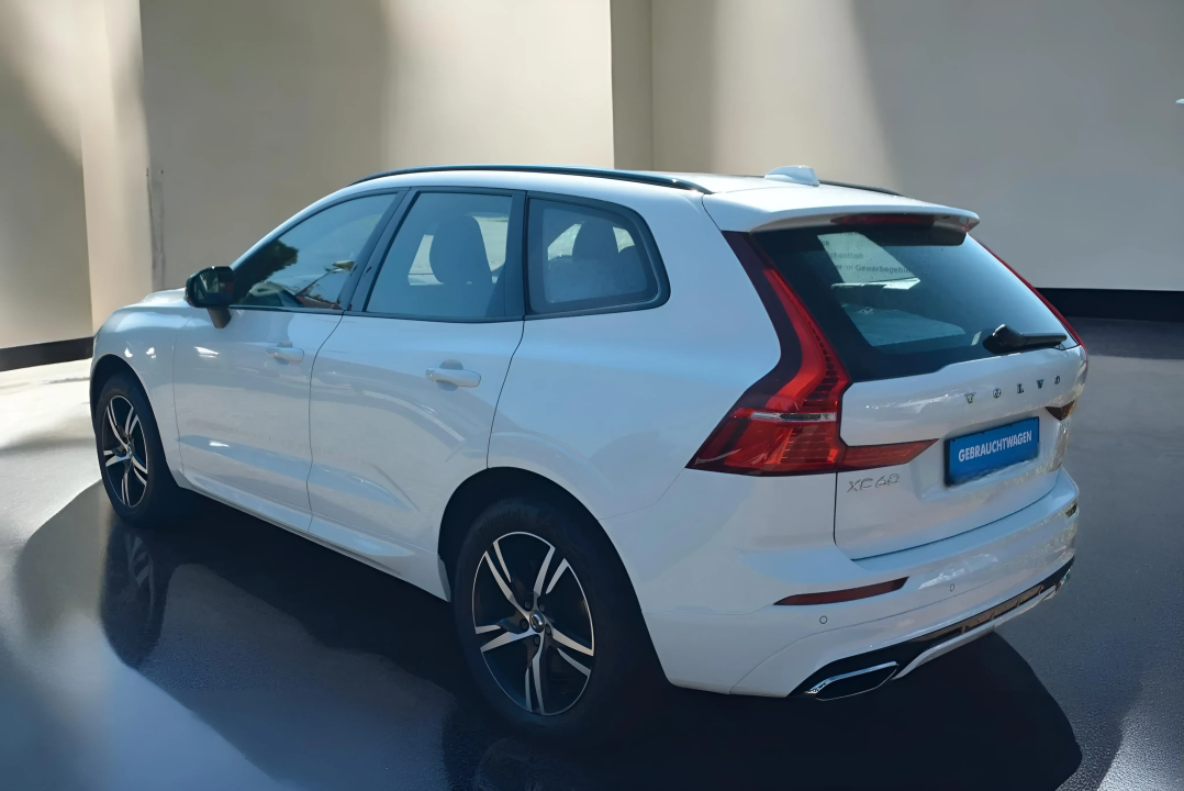 Volvo XC 60 B4 AWD R-Design - foto 6