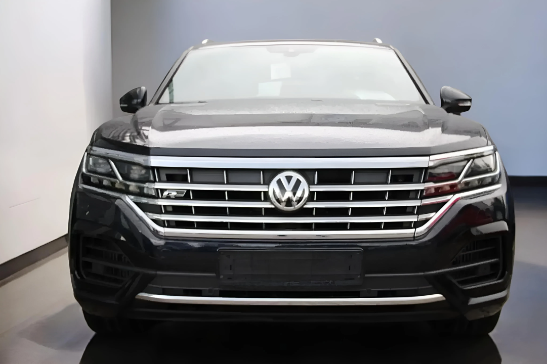 Volkswagen Touareg 3.0TSI 4MOTION R-LINE (2)