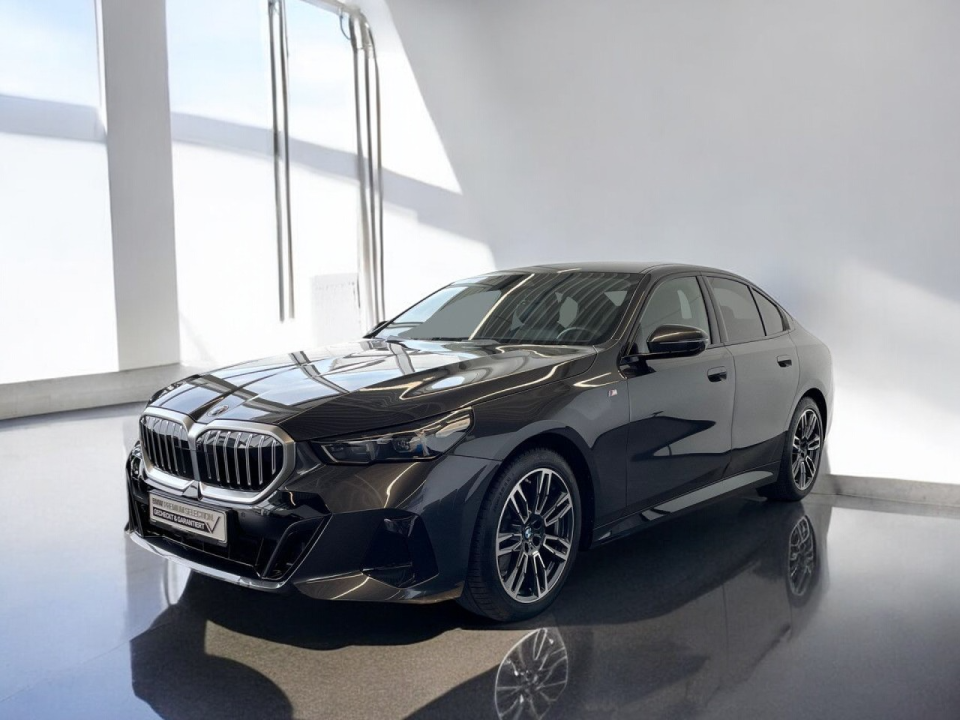 BMW Seria 5 520i M-Sport (3)