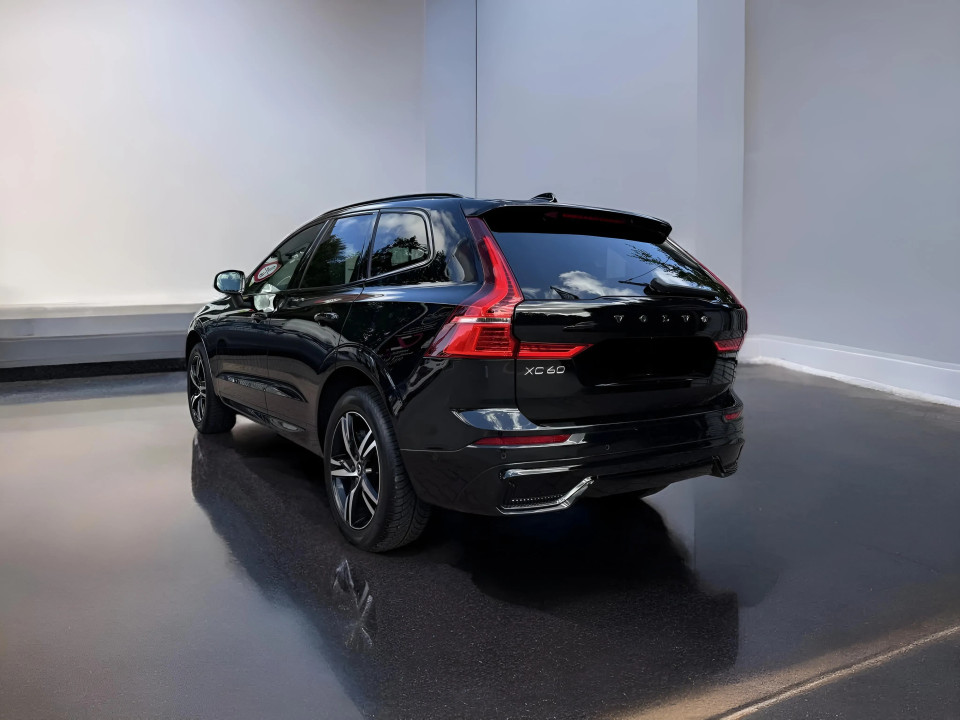 Volvo XC 60 B4 MHEV FWD R-Design (2)