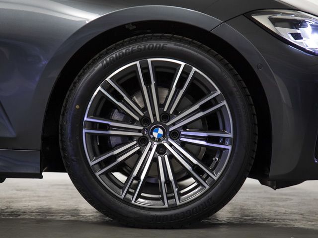 BMW Seria 3 320d M-Sport - foto 10
