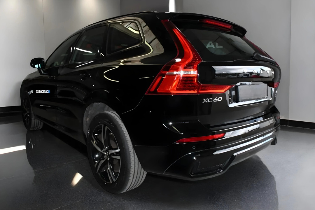 Volvo XC 60 B4 AWD R-Design - foto 8