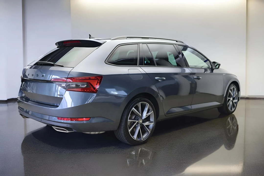 Skoda Superb Combi 2.0 TSI 4x4 DSG Sportline (4)