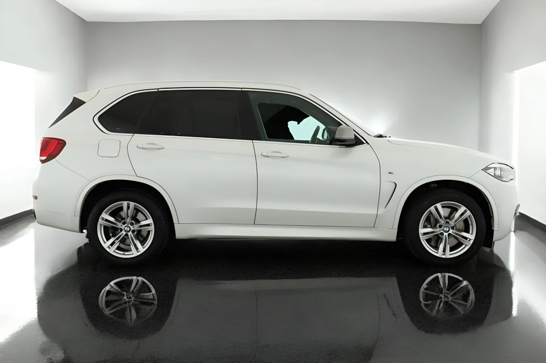 BMW X5 M50d (2)