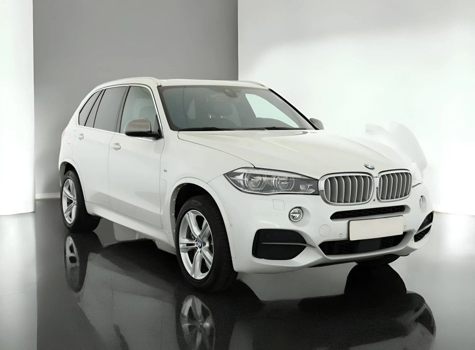 BMW X5 M50d (1)