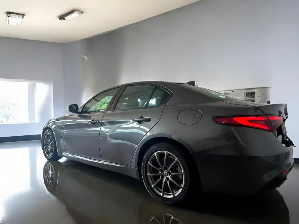 Alfa Romeo Giulia 2.2 (5)