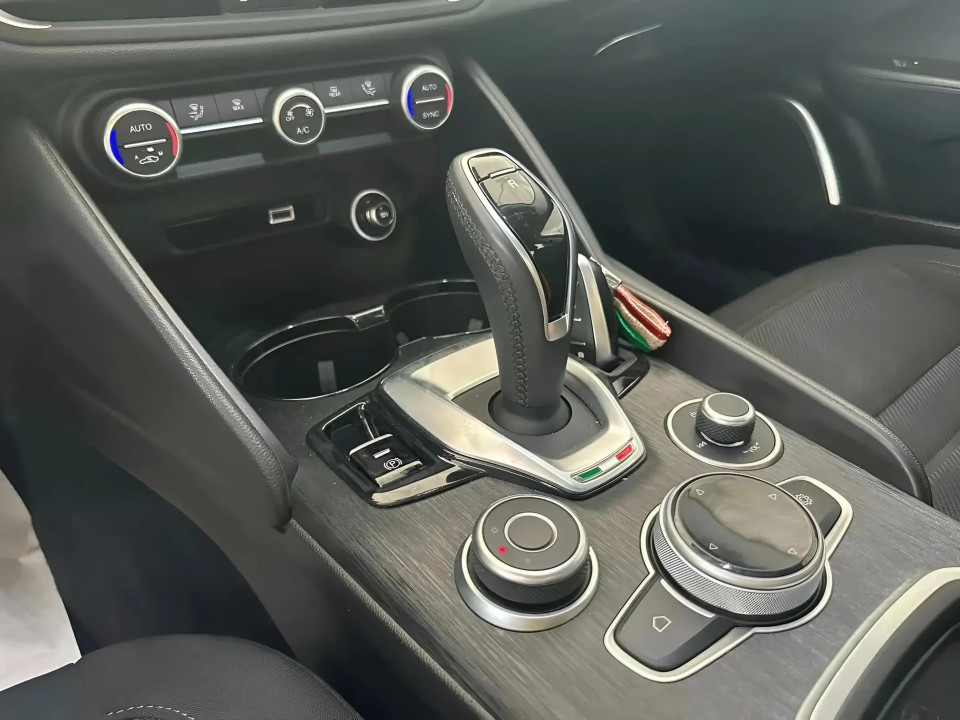 Alfa Romeo Giulia 2.2 - foto 11