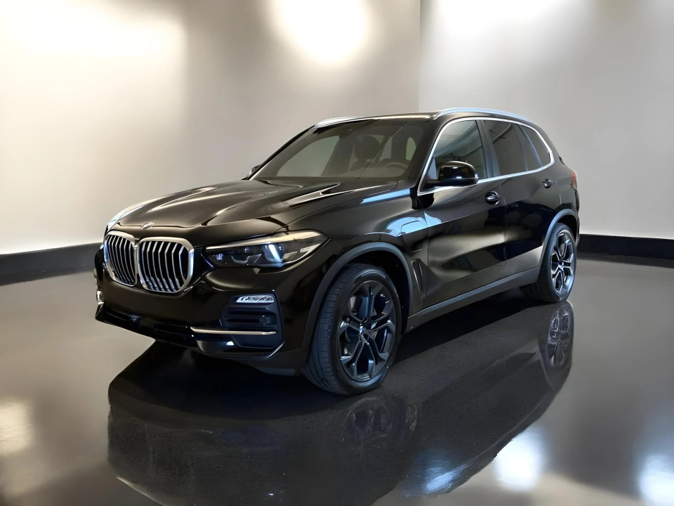 BMW X5 xDrive45e (1)