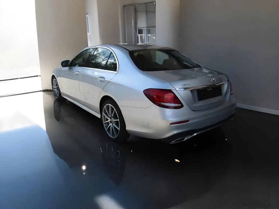 Mercedes-Benz E 220 d AMG Line (4)