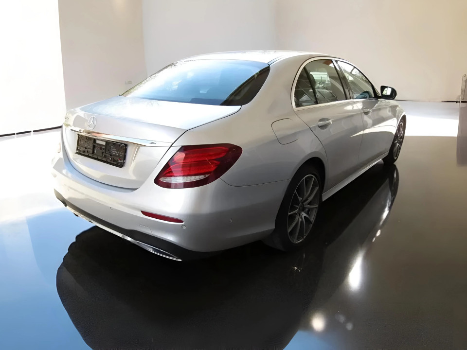 Mercedes-Benz E 220 d AMG Line (5)