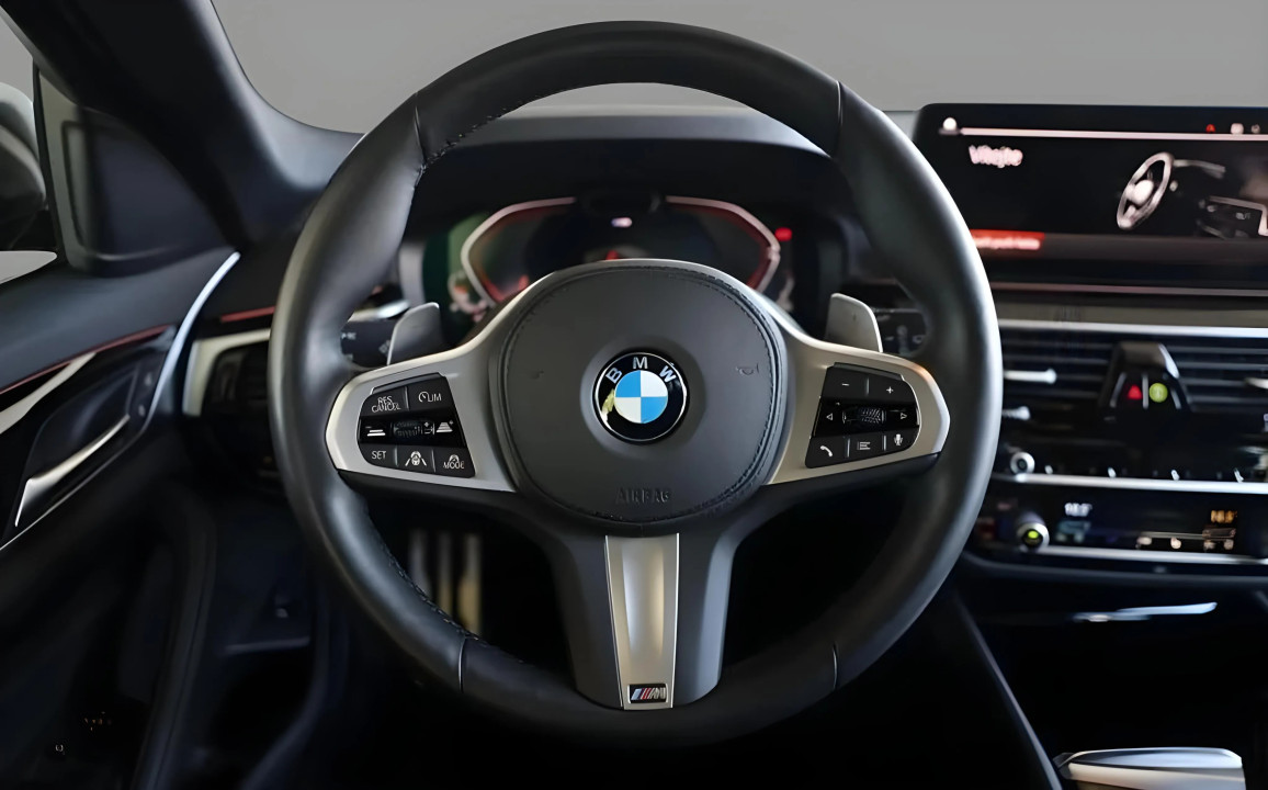 BMW Seria 5 540i xDrive Touring M-Sport - foto 8