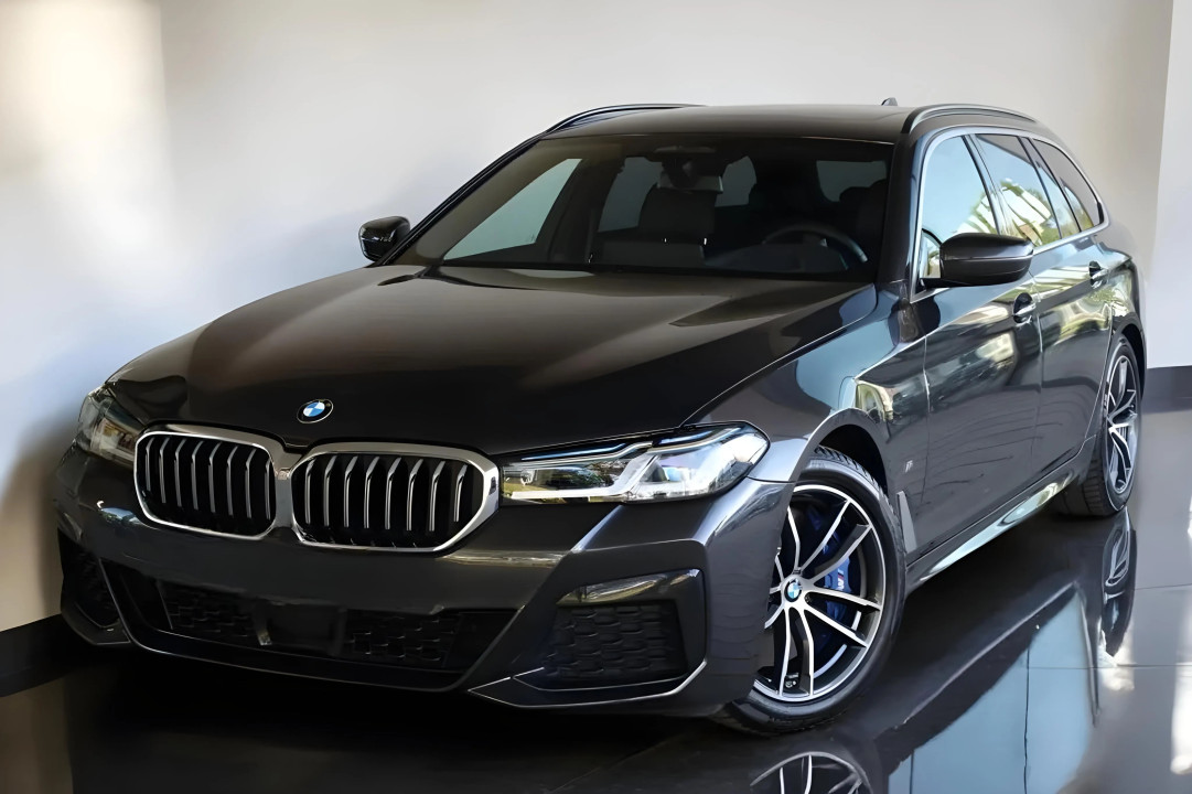 BMW Seria 5 540i xDrive Touring M-Sport (1)