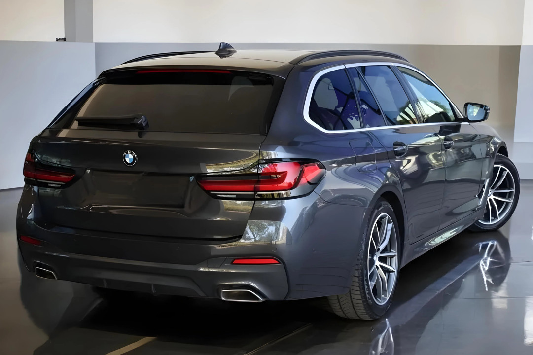 BMW Seria 5 540i xDrive Touring M-Sport (3)