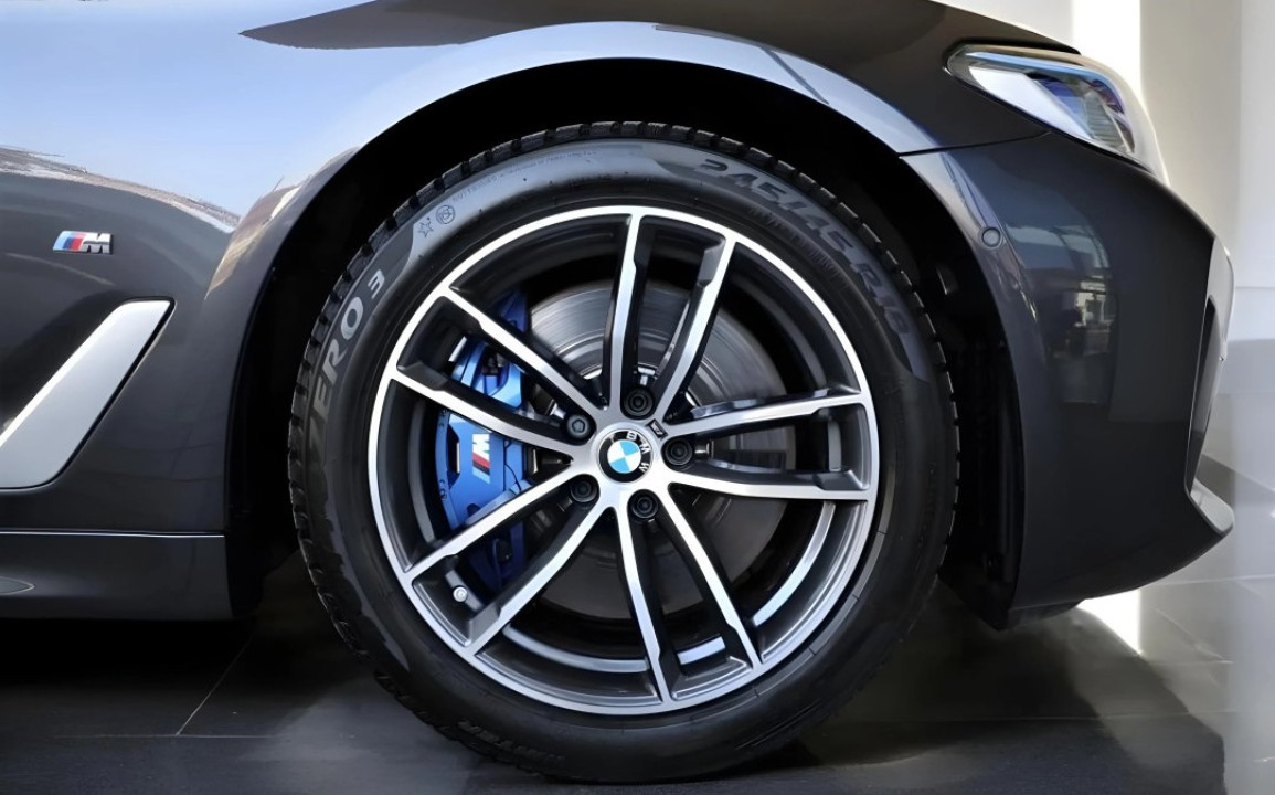 BMW Seria 5 540i xDrive Touring M-Sport - foto 21