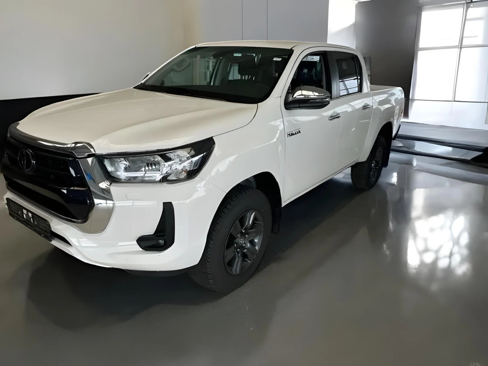 Toyota Hilux Double Cab 2.8D Executive (3)