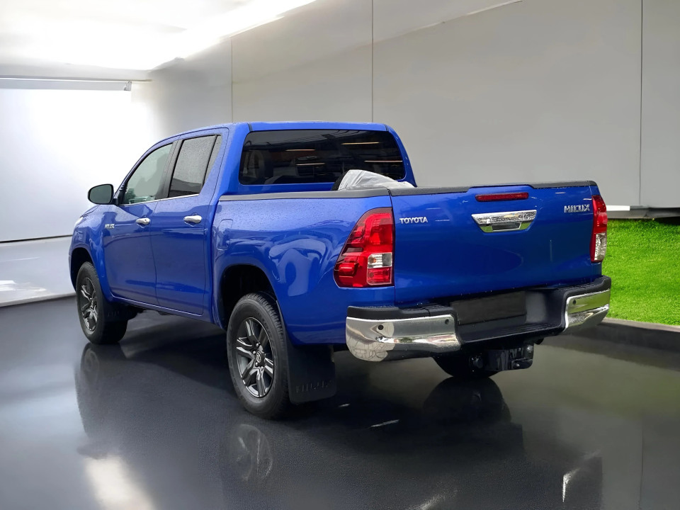 Toyota Hilux Double Cab 2.8D Comfort (5)