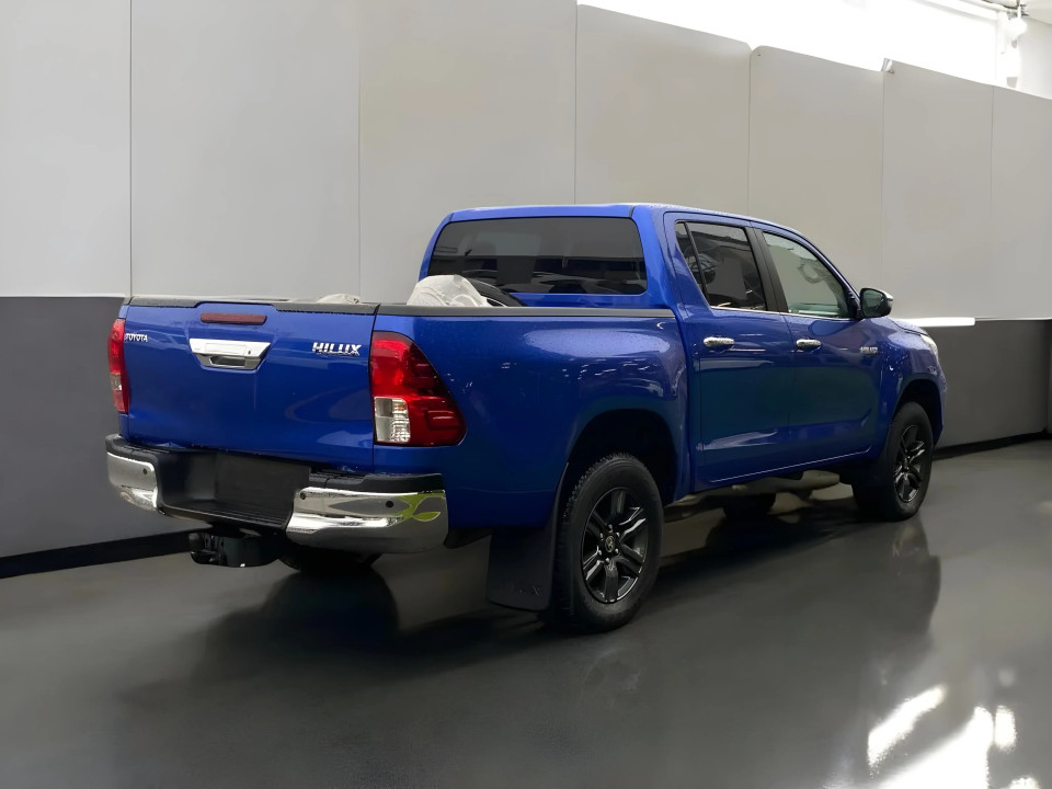 Toyota Hilux Double Cab 2.8D Comfort (3)