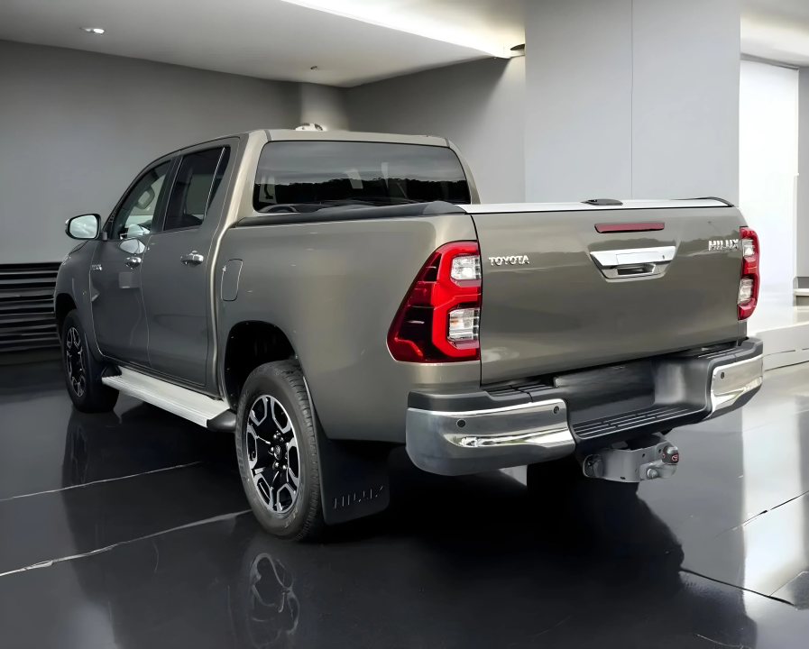 Toyota Hilux Double Cab 2.8D (5)