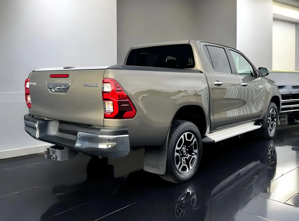 Toyota Hilux Double Cab 2.8D (3)