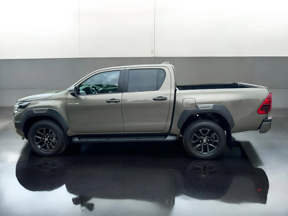 Toyota Hilux Invincible 2.8D - foto 7