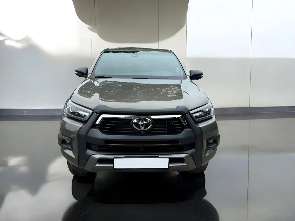 Toyota Hilux Invincible 2.8D (2)